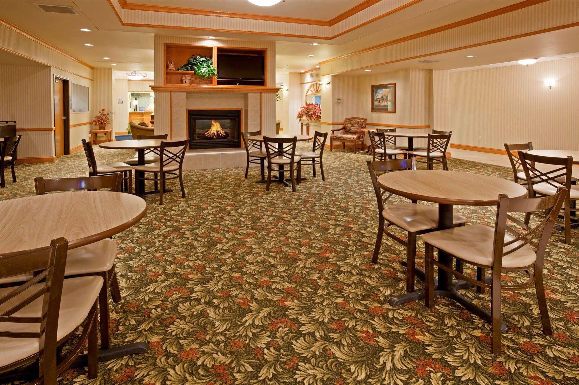 Holiday Inn Express & Suites Yankton, An Ihg Hotel Restaurace fotografie